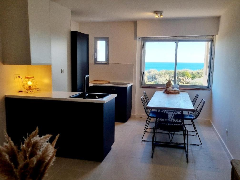 : 2 Au Bord Des Falaises